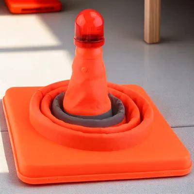 Road Traffic Cone - 赤色反射材付き折りたたみ式45cm LED道路警告コーン、高視認性道路安全装置（車のトランク用）