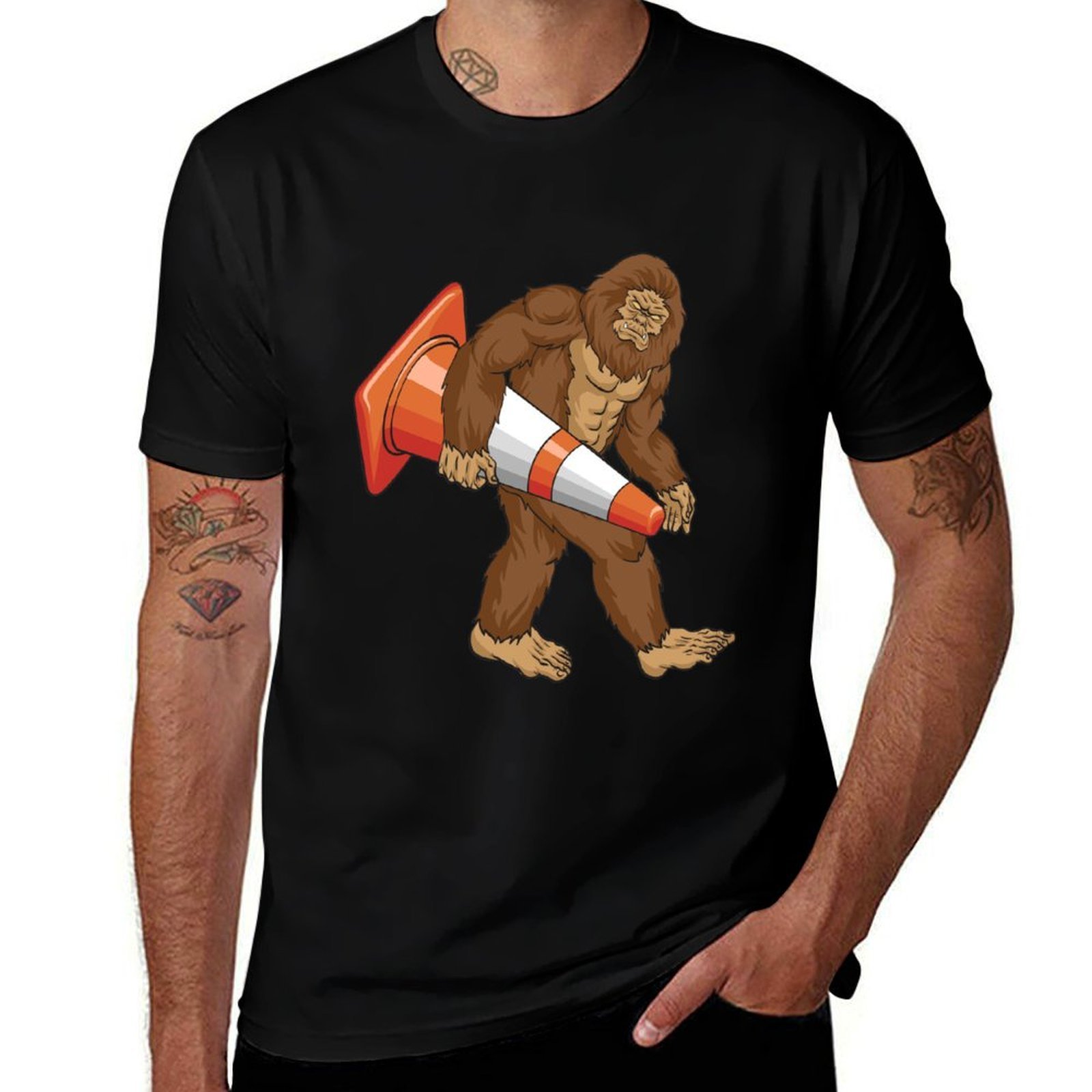 Road Traffic Cone - ビッグフット・トラフィック・コーン - 面白い道路作業員Tシャツ 軽量ジムトレーニングTシャツ