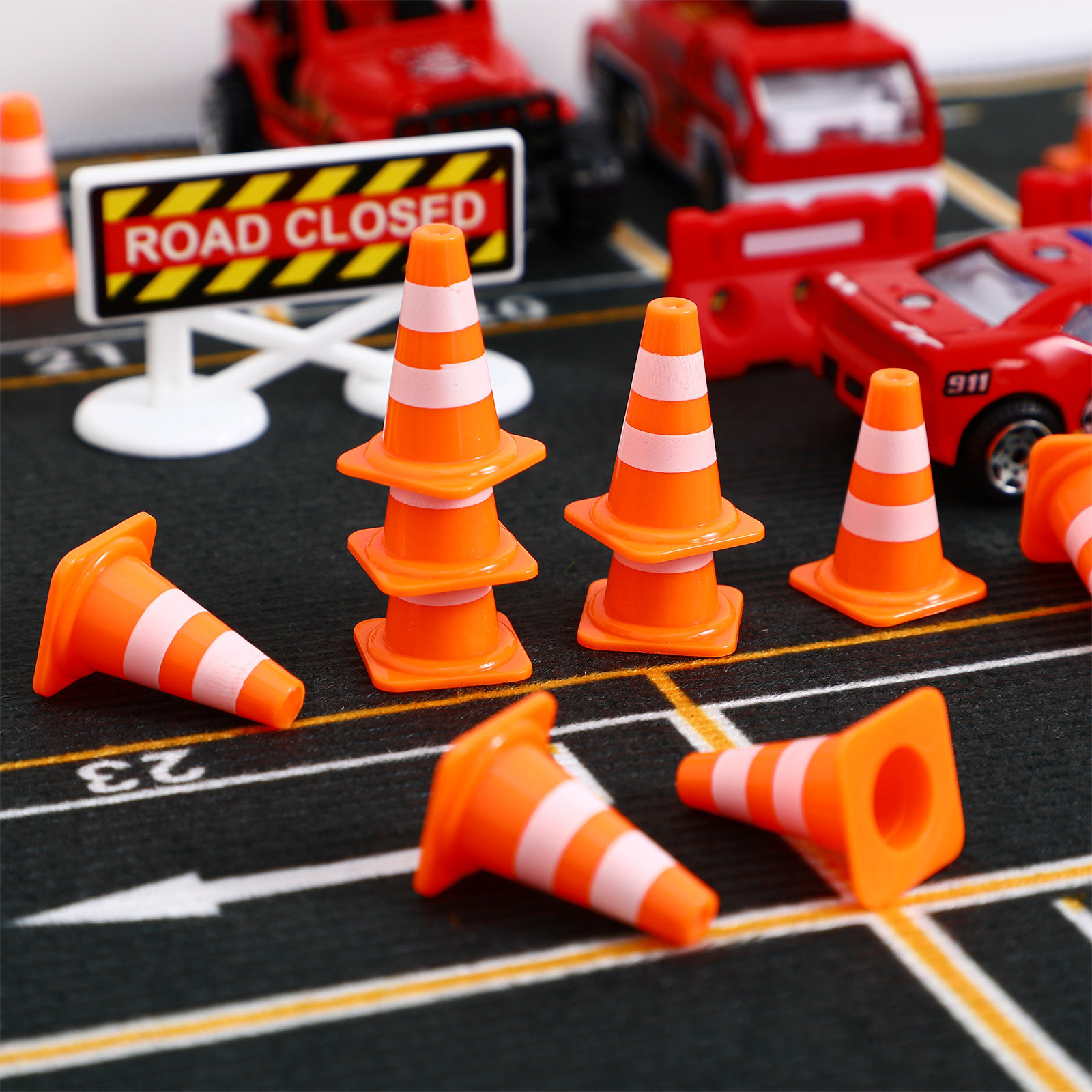 50個入りミニトラフィックコーン教育用道路標識セット、子供向 - Road Traffic Cone のレビューと価格